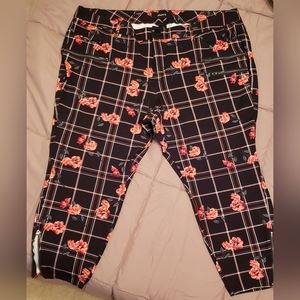 Torrid black and floral crop moto slacks sz 22